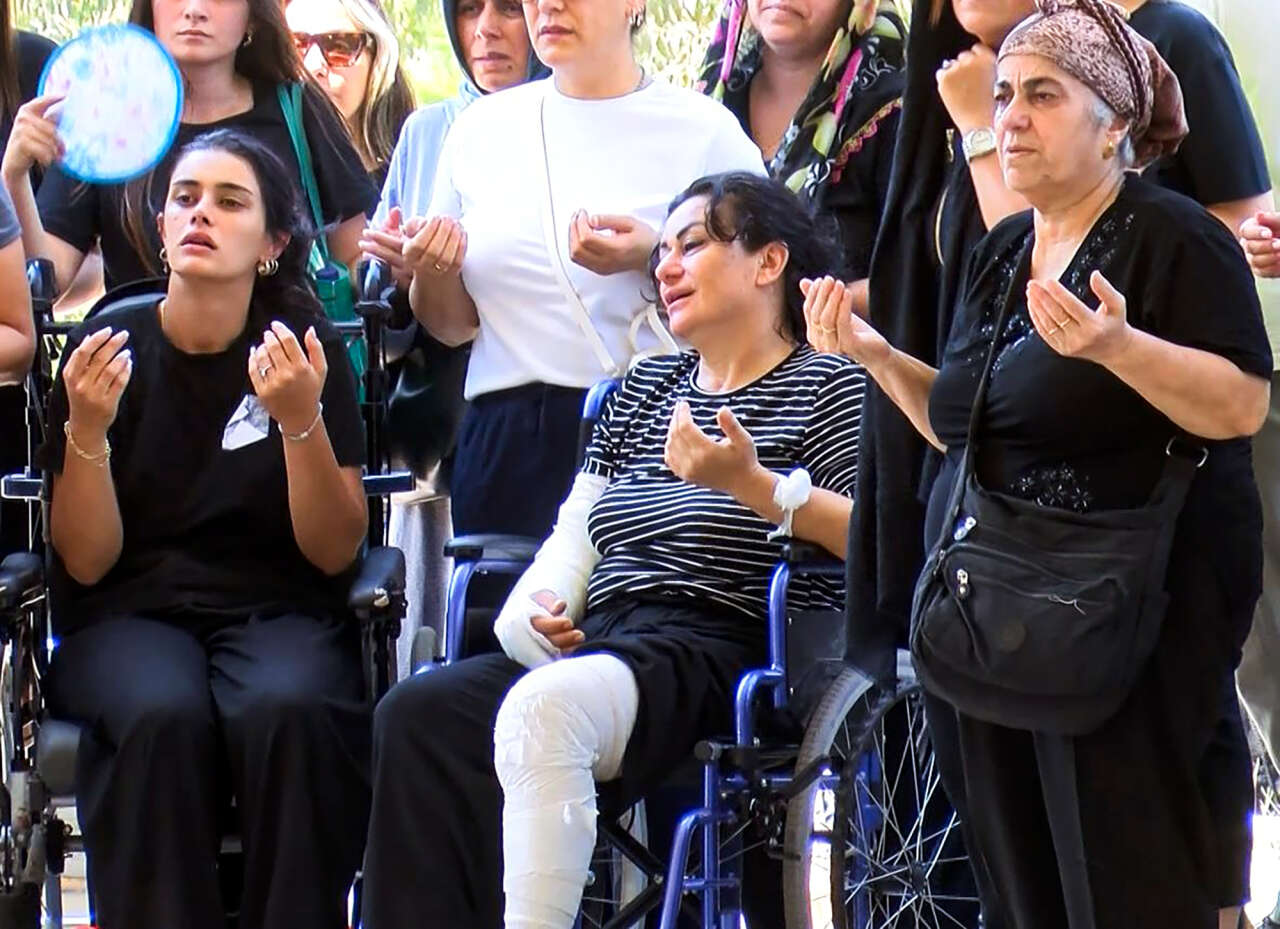 Emekli polis ve oğlu öldürülmüştü! Cenazede yürek yakan görüntü 12